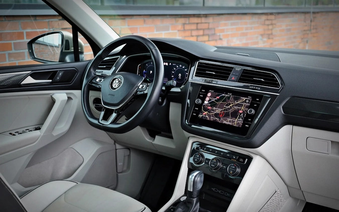 Volkswagen Tiguan cena 129900 przebieg: 54000, rok produkcji 2019 z Czarne małe 781